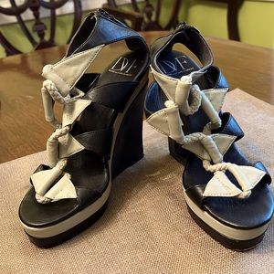 DVF Diane Von Furstenberg Rope Detail Cutout Black Cream Leather Wedges, sz 7.5